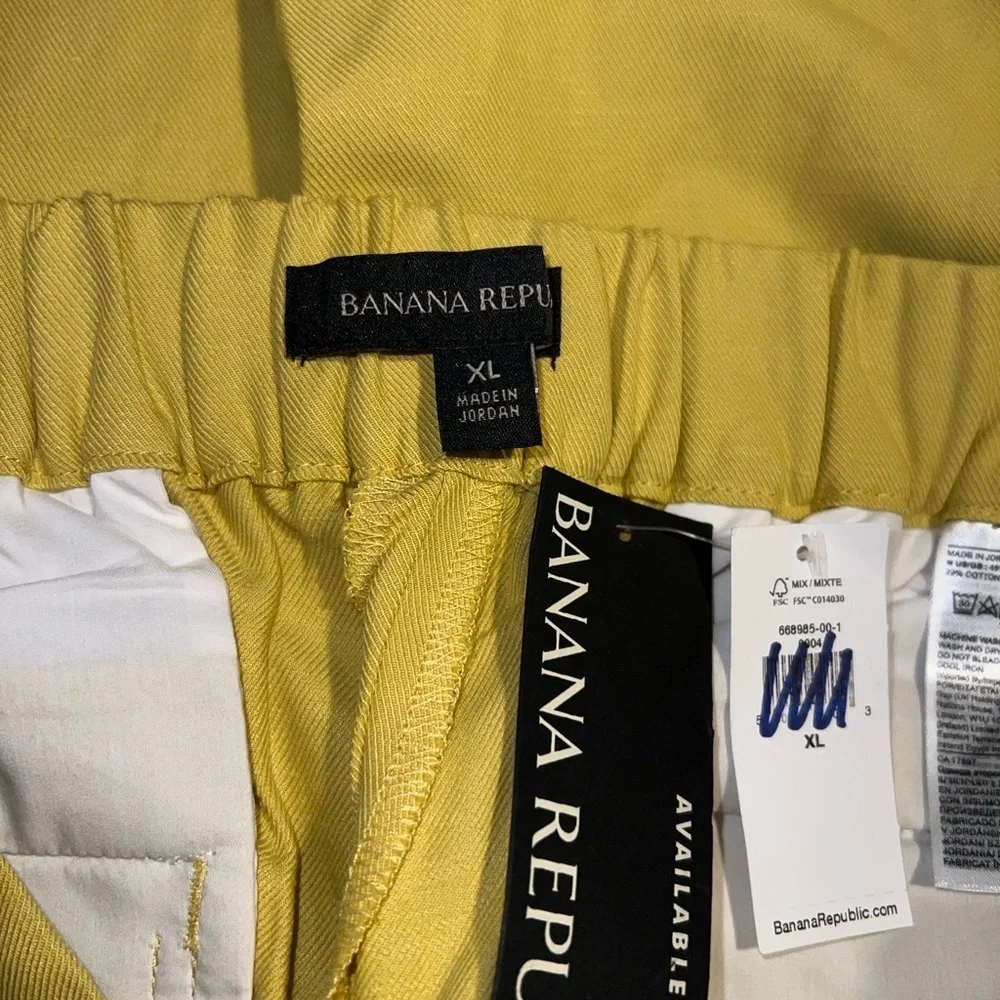 NWT Banana Republic Women’s Yellow Chinos I14
